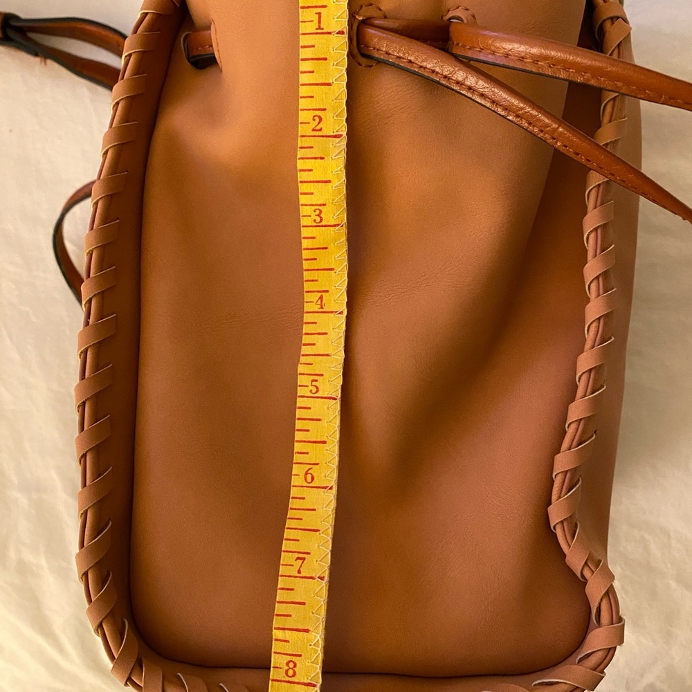 Universal Thread drawstring crossbody bag. - Picture 5 of 10